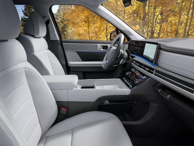 Hyundai Santa Fe HEV — Interior 1/4