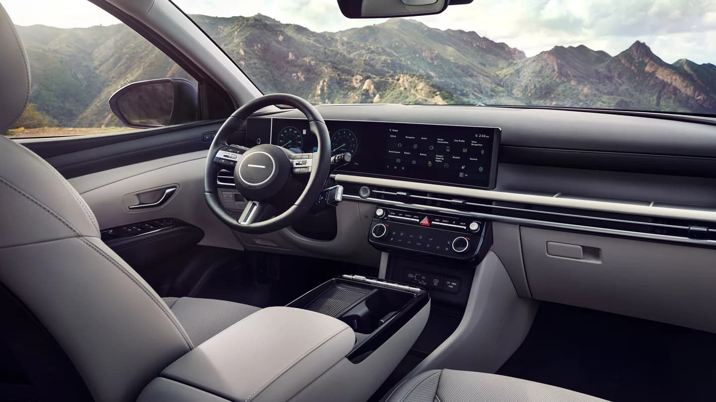 Hyundai Tucson HEV — Interior 2/7